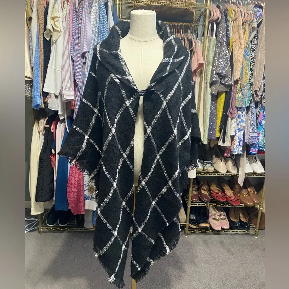 Poncho Cape Wrap Fringe Accent & Faux Leather Buckle Closure